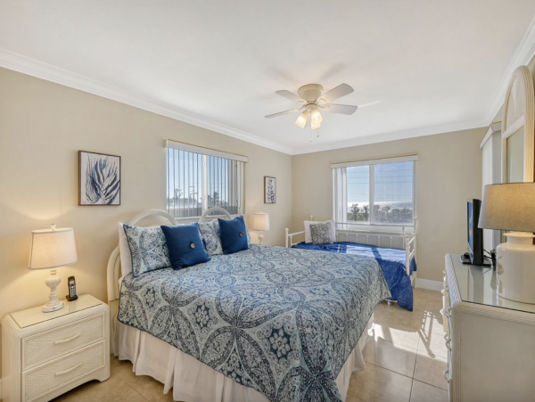 Charming Siesta Key Two Bedroom Vacation Rental